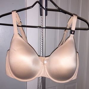 Victoria’s Secret nude bra 40DDD